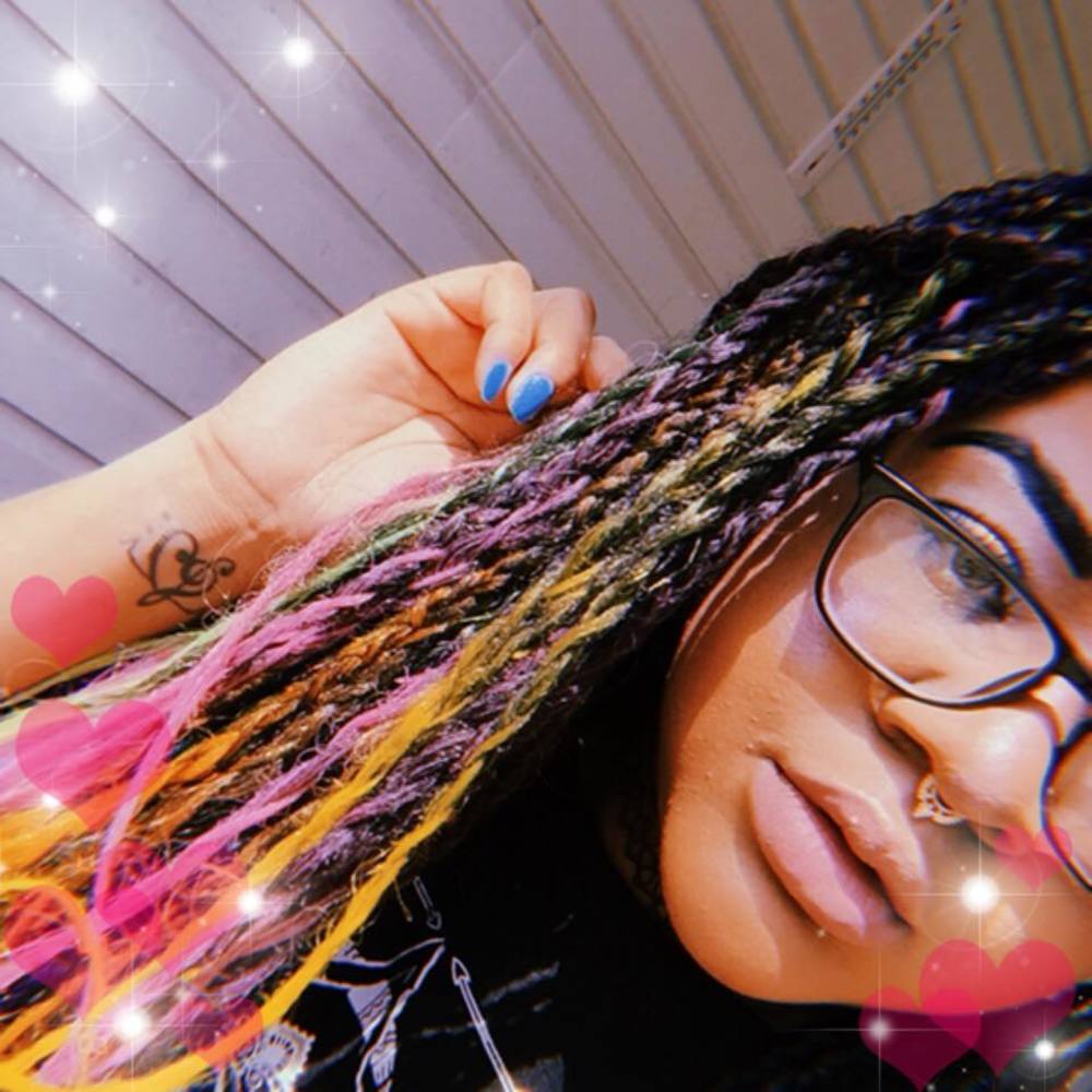 Meet your Posher, Larissa